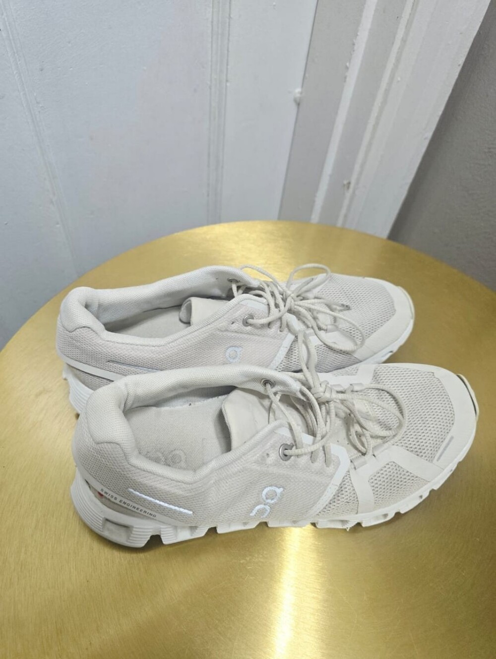 On Running Cloud 5 Women's All White Running Athletic Casual Size 8.5 - Picture 4 of 10